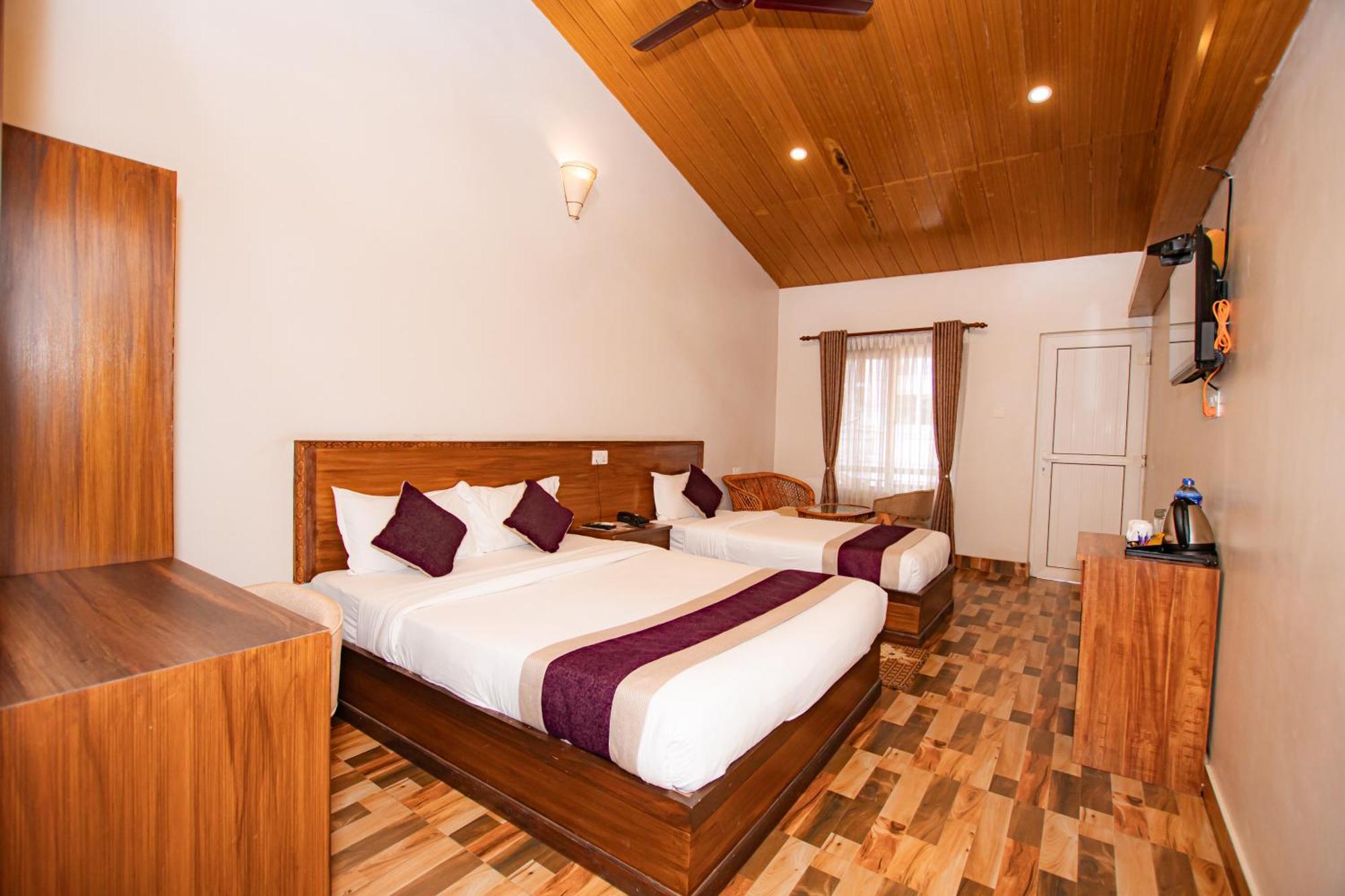 Busy Bee Resort, Pokhara Eksteriør billede