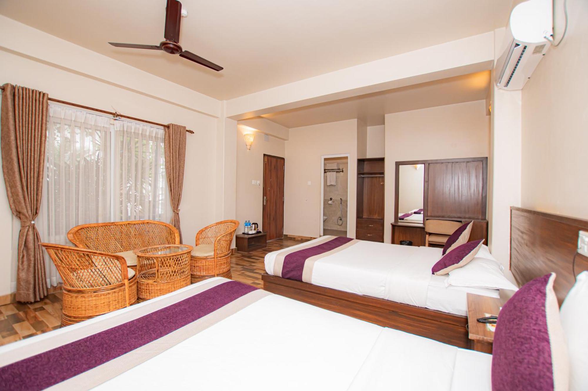 Busy Bee Resort, Pokhara Eksteriør billede